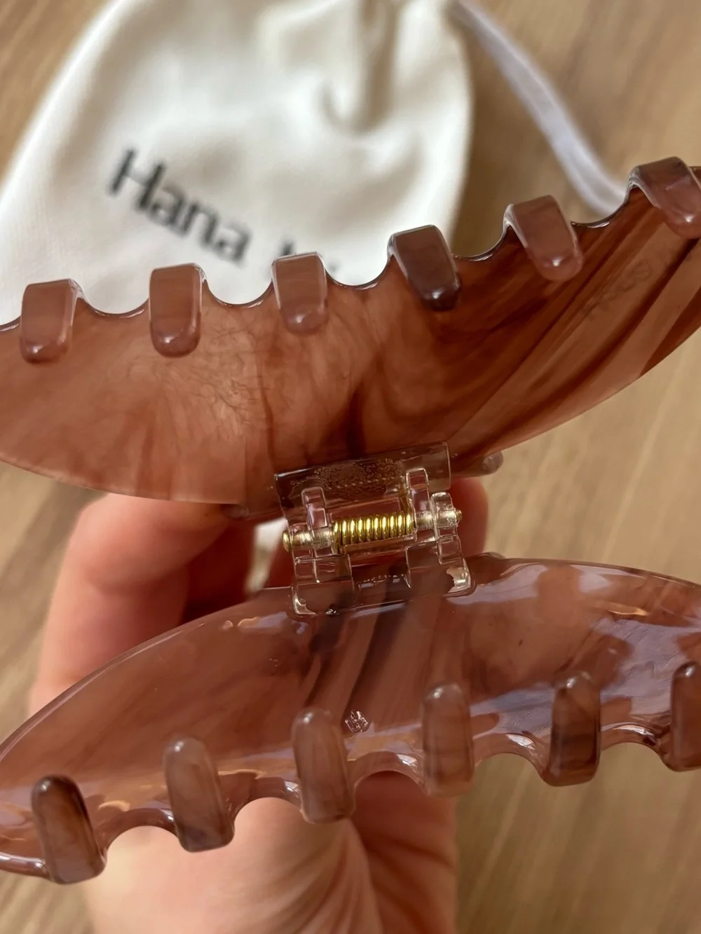 Hana Mia Claw Clip - Mocha